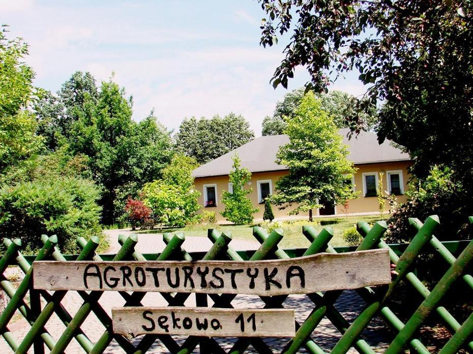 Agroturystyka Pod Modrzewiami นอวี ทอมิสล์ ภายนอก รูปภาพ